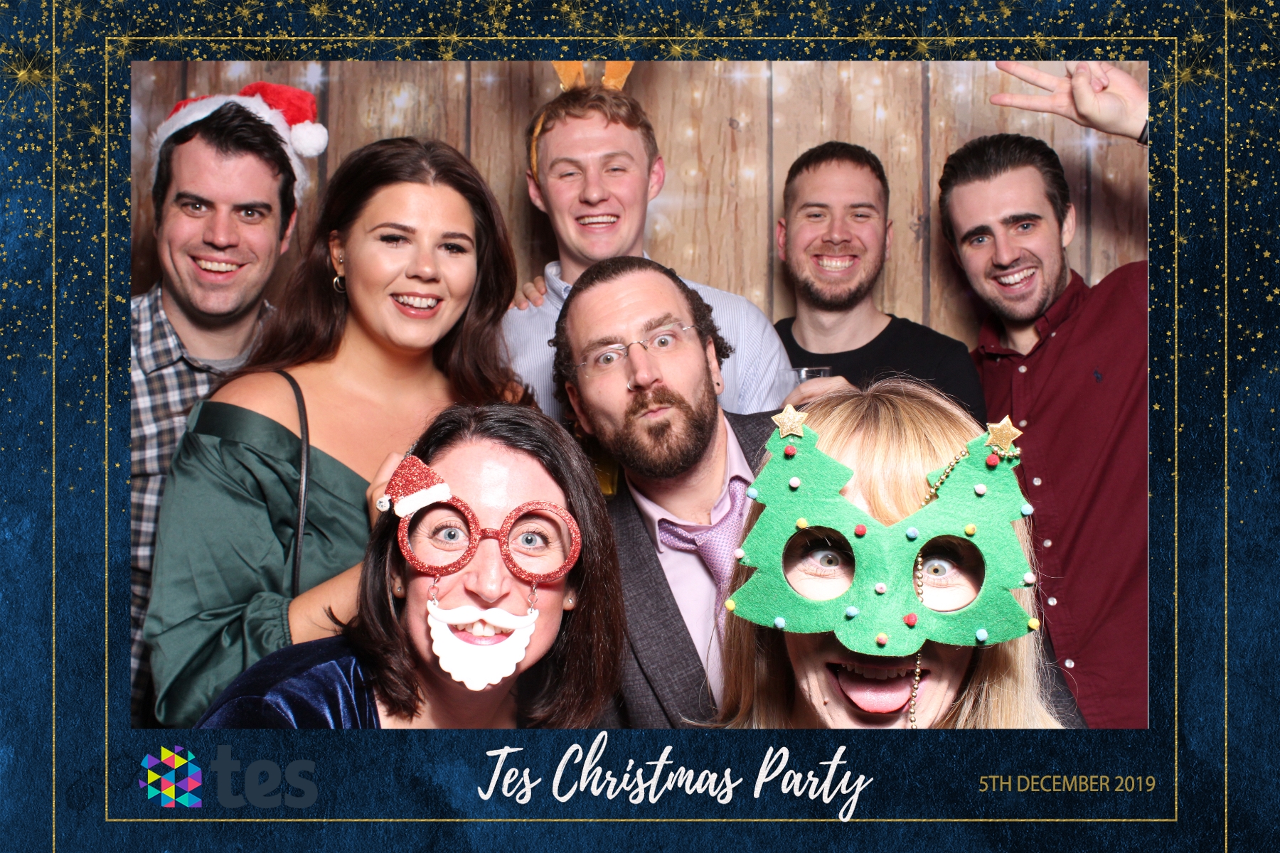Tes Christmas party  | View more photos from the event at gallery.magicimages.uk/u/MagicImages/Tes-Christmas-party